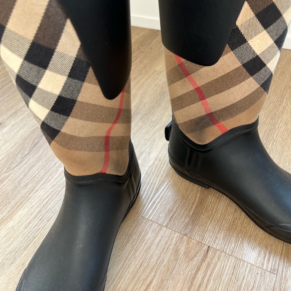 Burberry Clemence Rain Boots - Picture 10 of 11